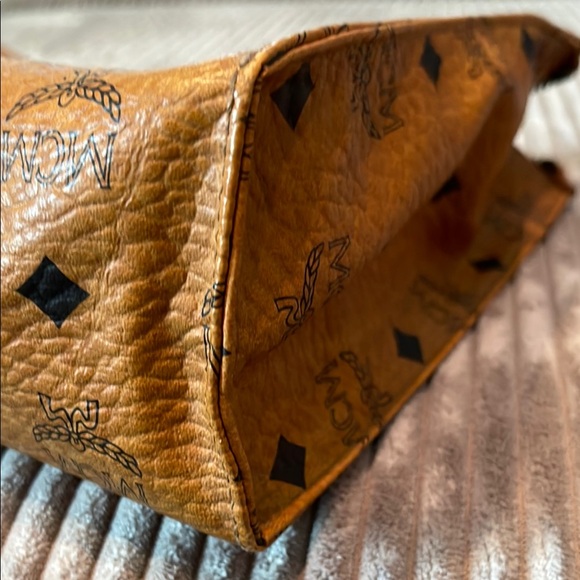 MCM Large Tan Visetos Clutch - Picture 11 of 14